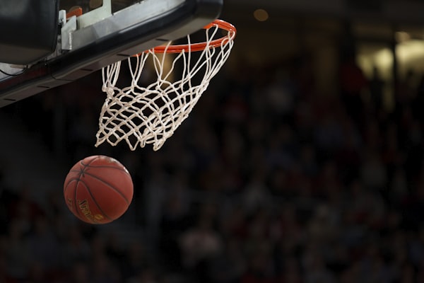 篮球赛事动态图片 - NBA球员投篮瞬间